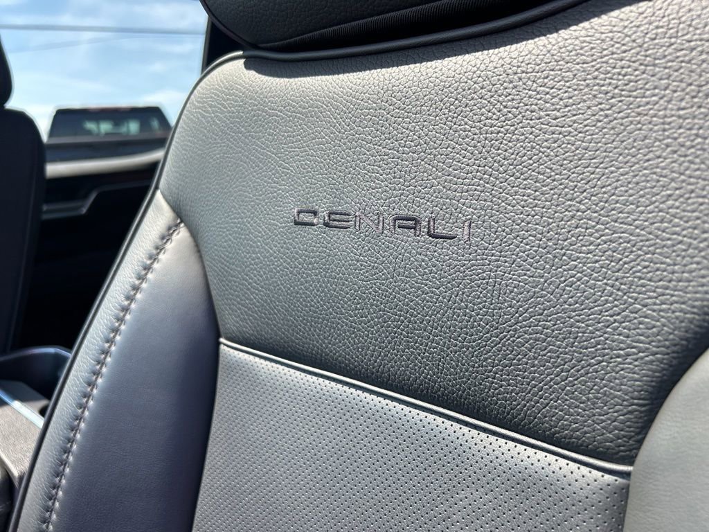 Used 2024 Onyx Black GMC Denali image 21