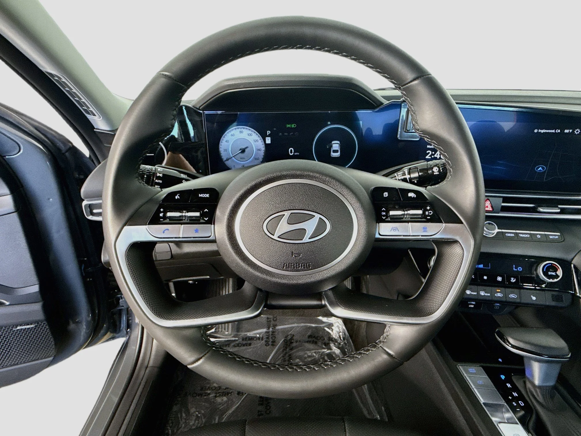 Used 2025  Hyundai Limited image 13