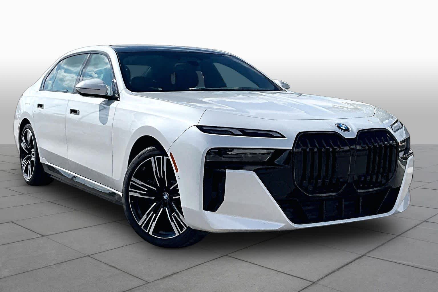 New 2026 Mineral White Metallic BMW 750e xDrive image 2