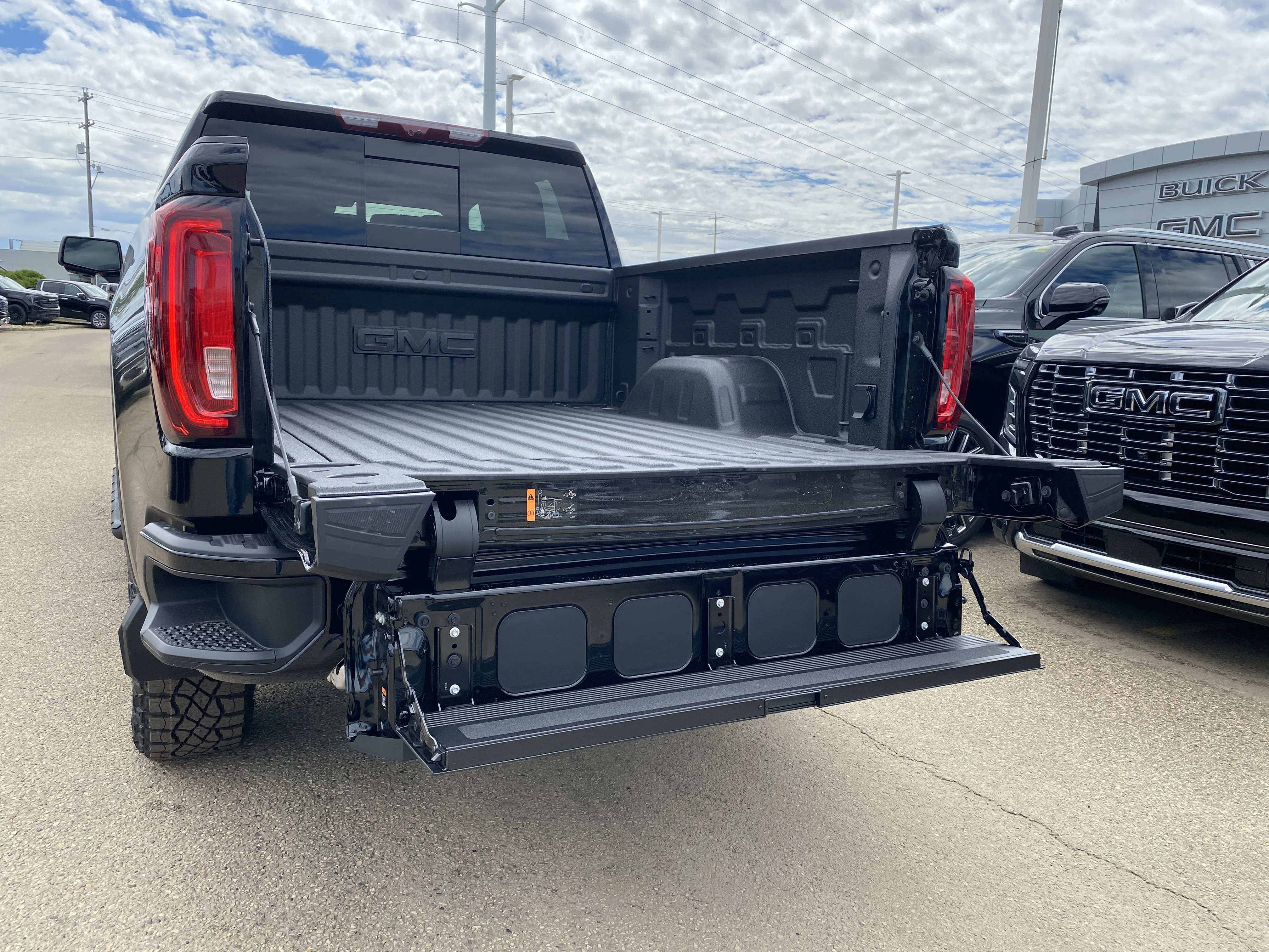 New 2026 ONYX BLACK GMC AT4 image 5