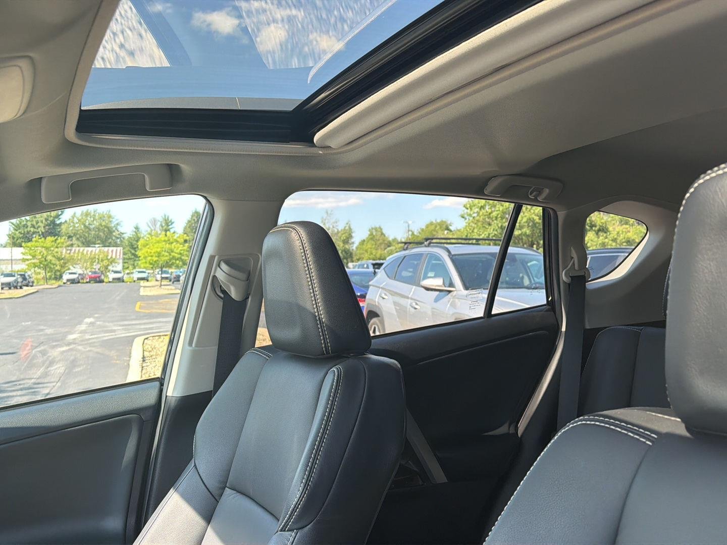 Used 2018 Galactic Aqua Mica Toyota Limited image 8