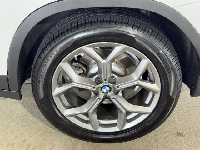 Used 2023 Alpine White BMW sDrive30i image 36