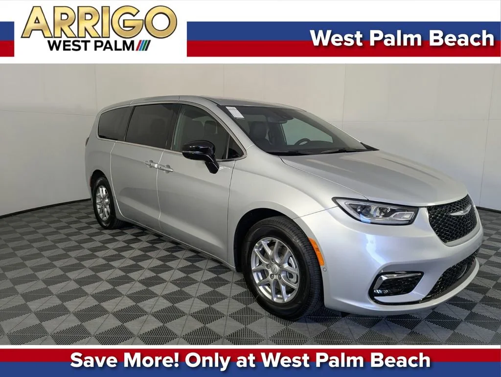 2026 Chrysler Pacifica Select's photo