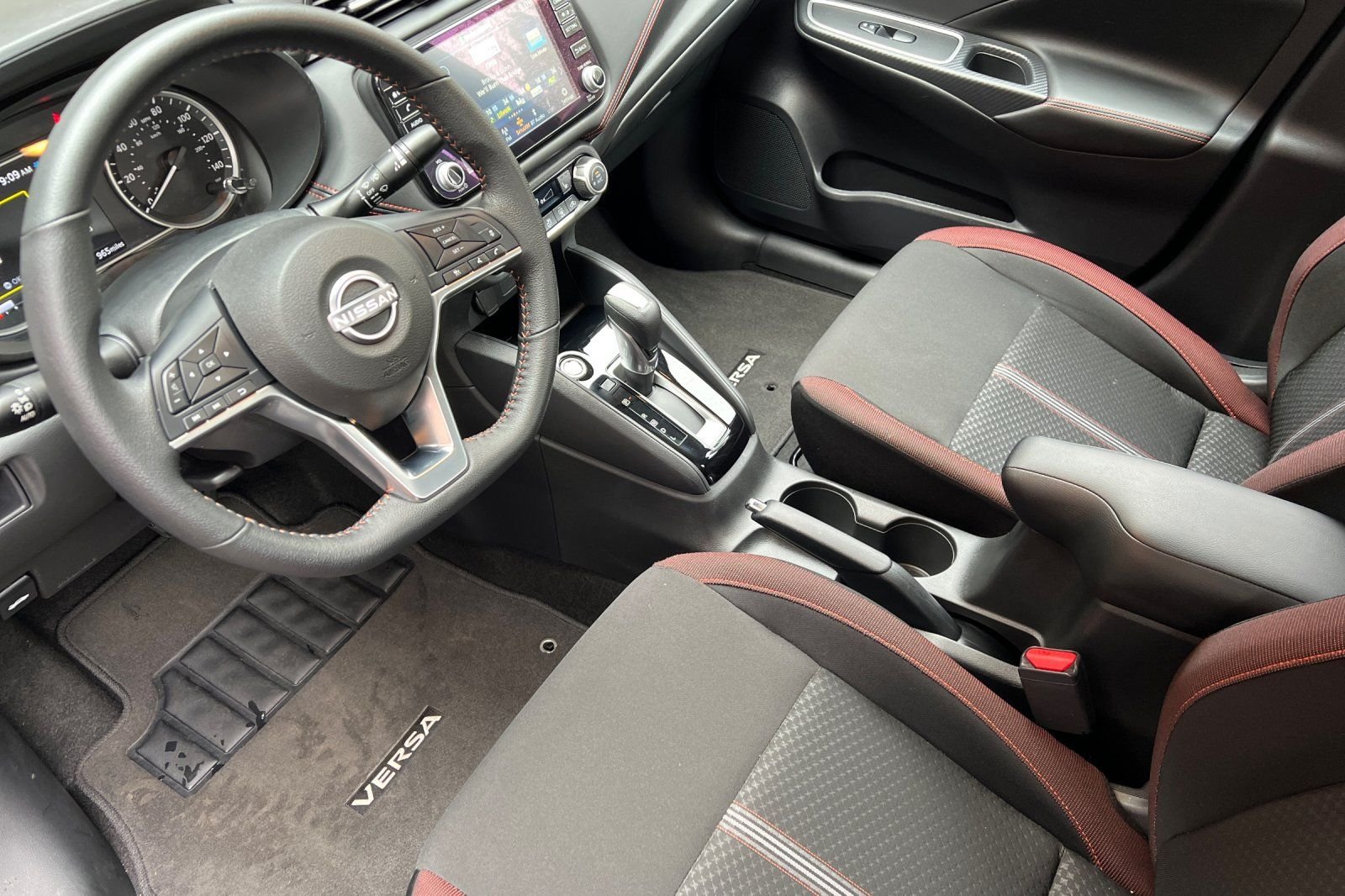 2025 Nissan Versa Sedan SR - Photo 11