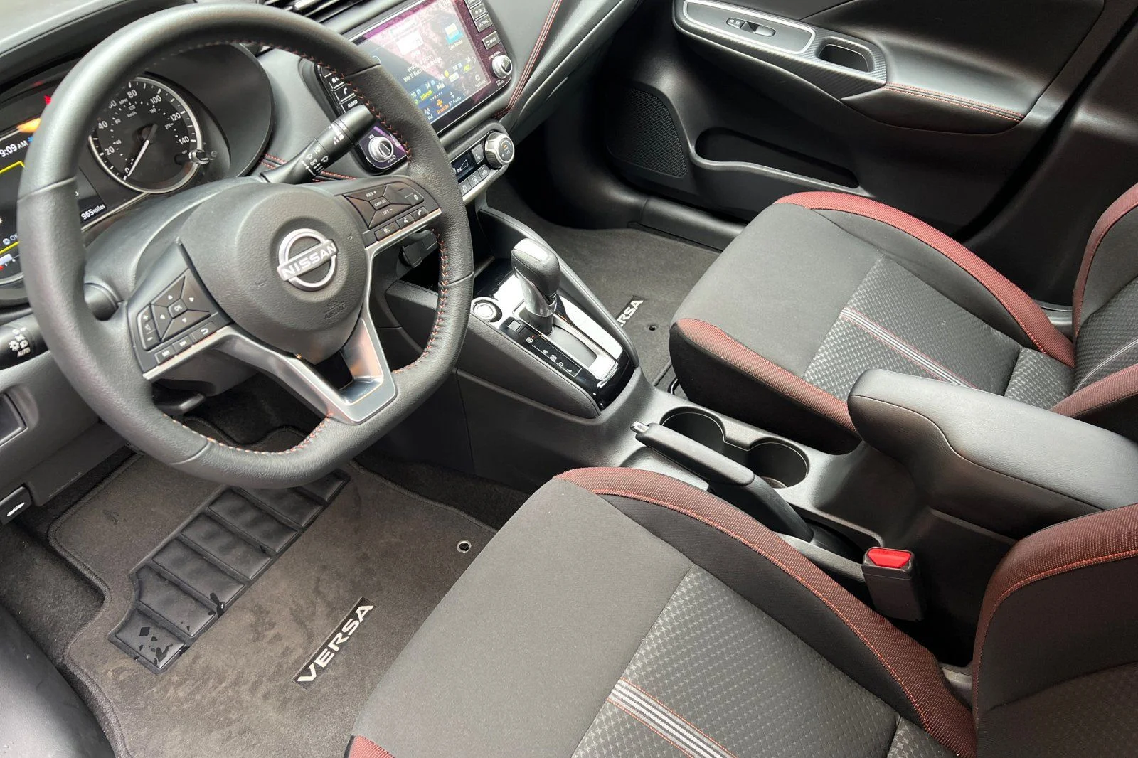 2025 Nissan Versa Sedan SR - Photo 11