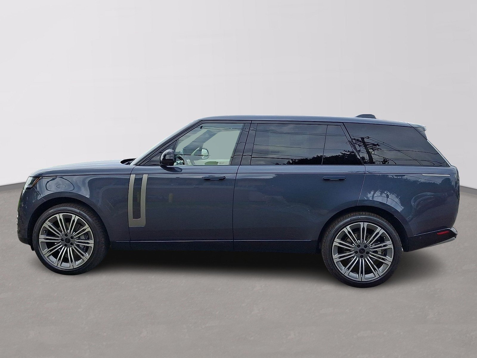 New 2026 Varesine Blue Land Rover SE image 5