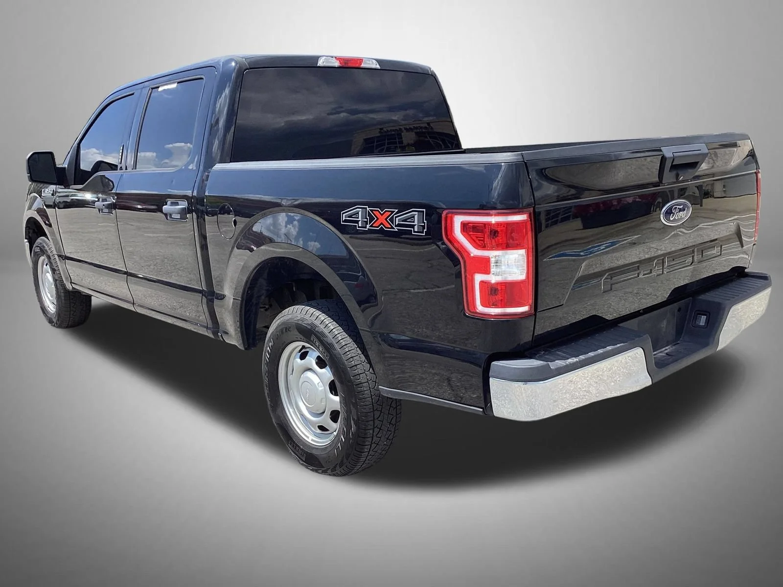 Used 2018 Black Ford XL image 3