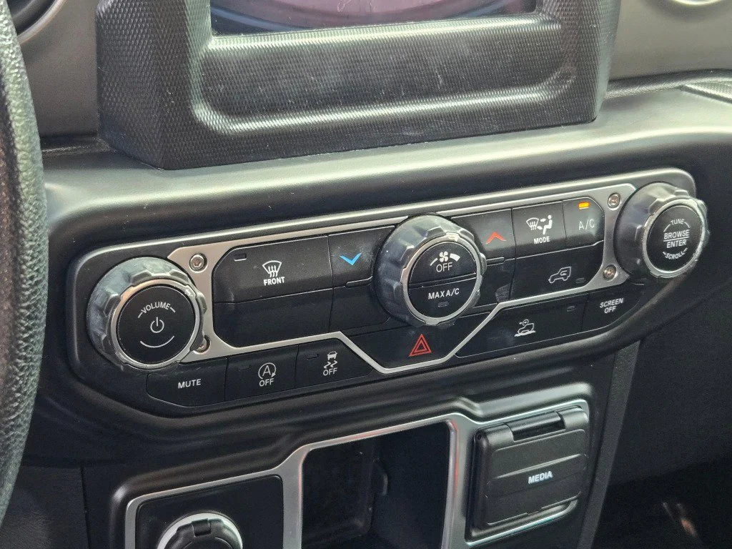 Used 2022 White Jeep Sport 4x4 image 20