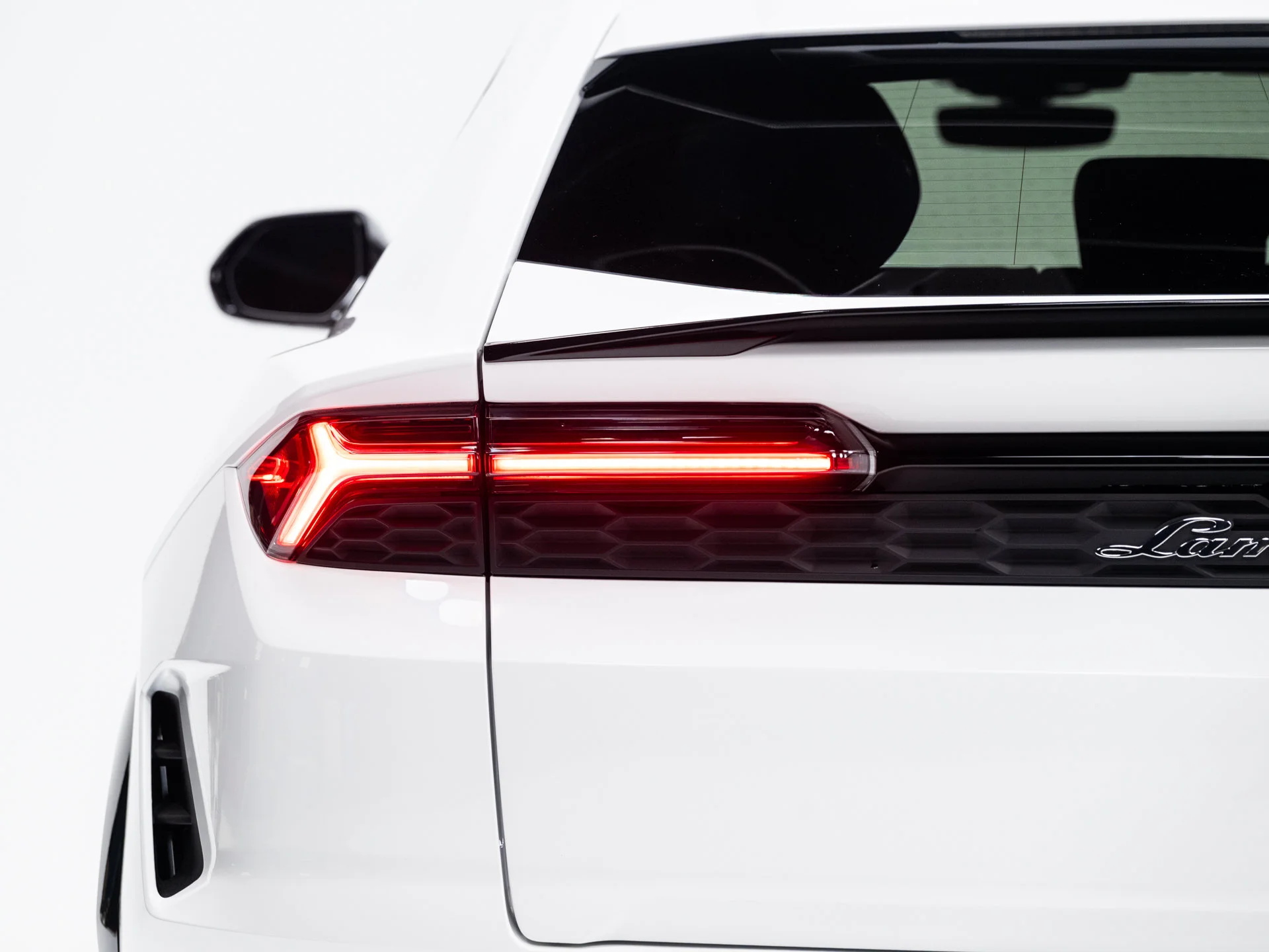 Used 2025  Lamborghini SE image 25