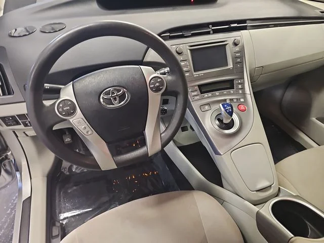 Used 2015 Silver Toyota Three image 16