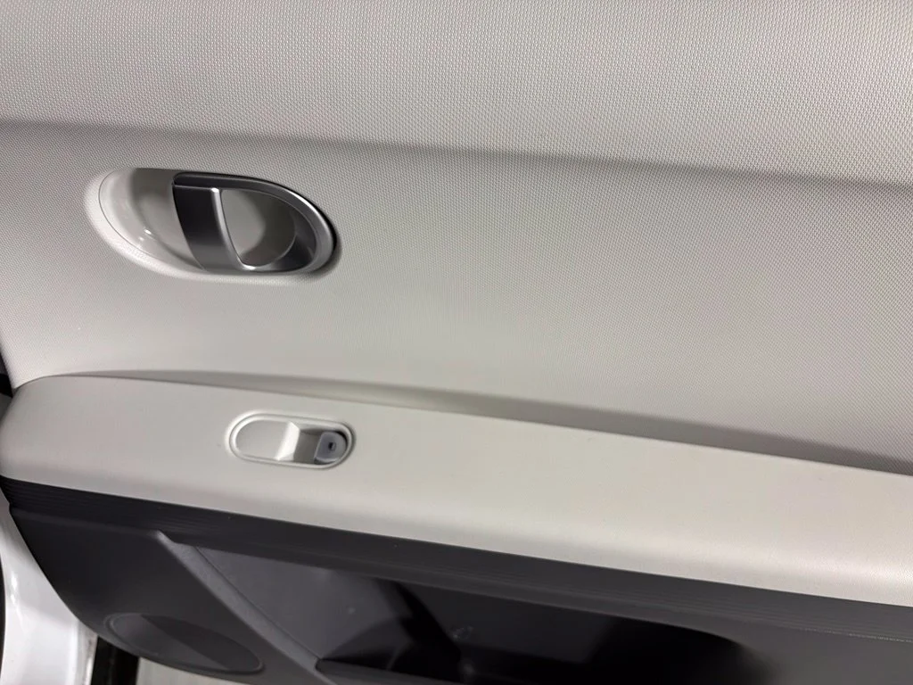 Used 2024 White Hyundai SEL image 15