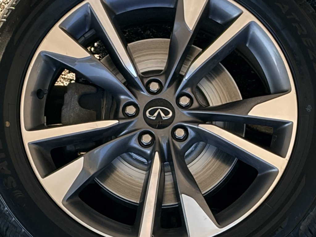Used 2024 Majestic White INFINITI LUXE image 17