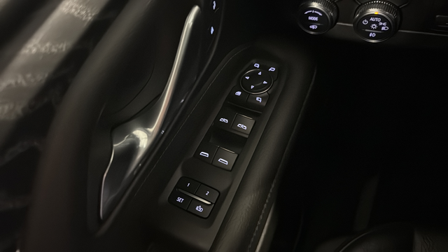 Used 2024 Onyx Black GMC Denali image 22