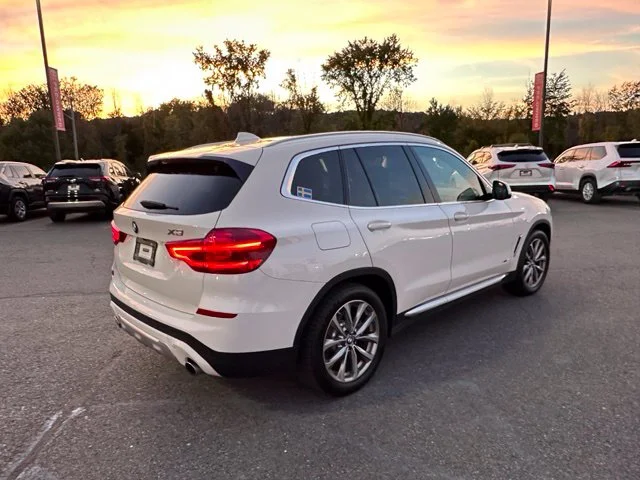 Used 2018 White BMW xDrive30i image 3
