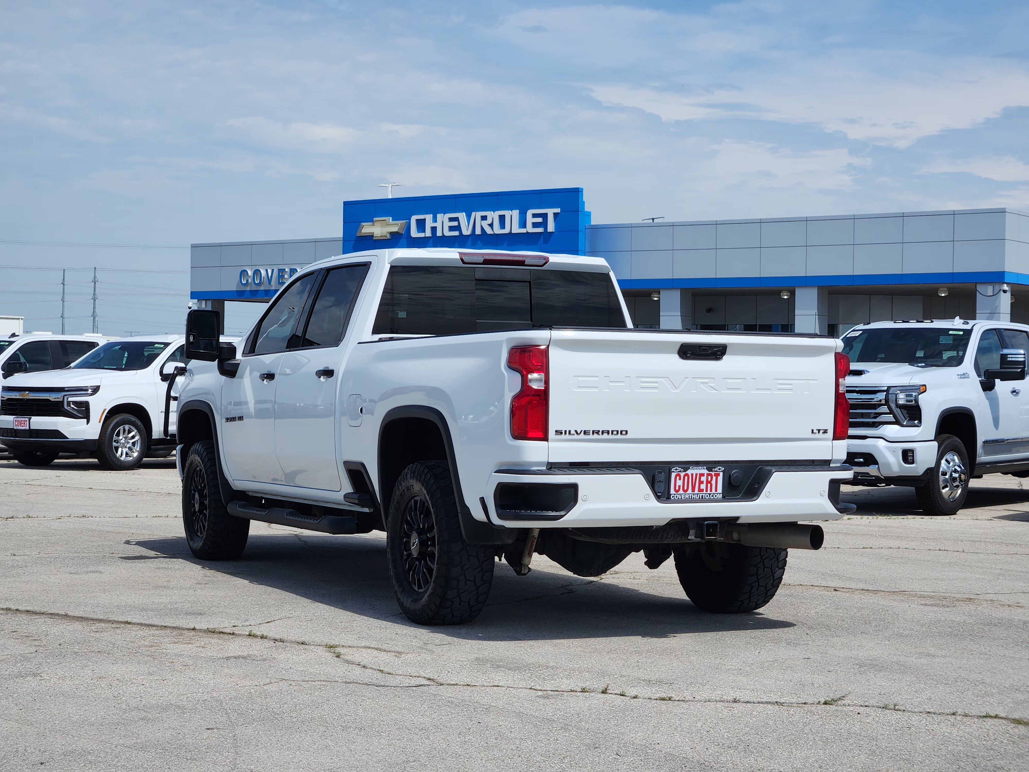 Used 2022 Summit White Chevrolet LTZ image 5