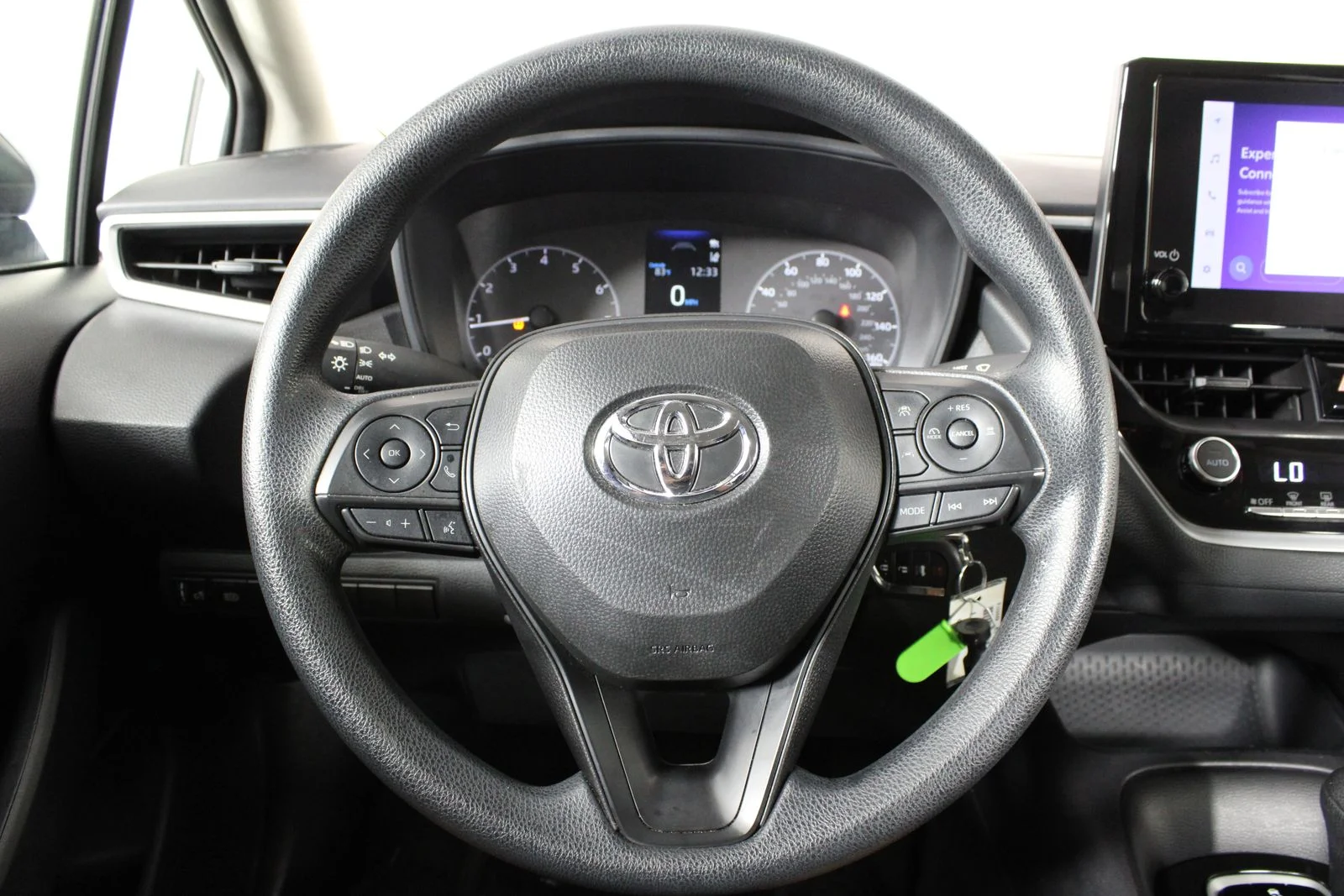 Used 2025 White Toyota LE image 27