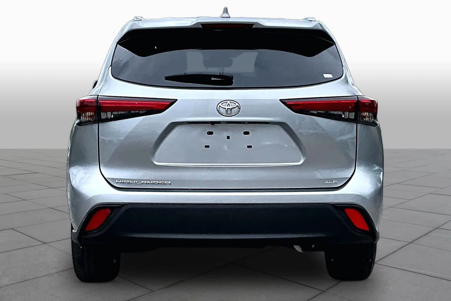 Used 2021 Celestial Silver Metallic Toyota XLE image 5