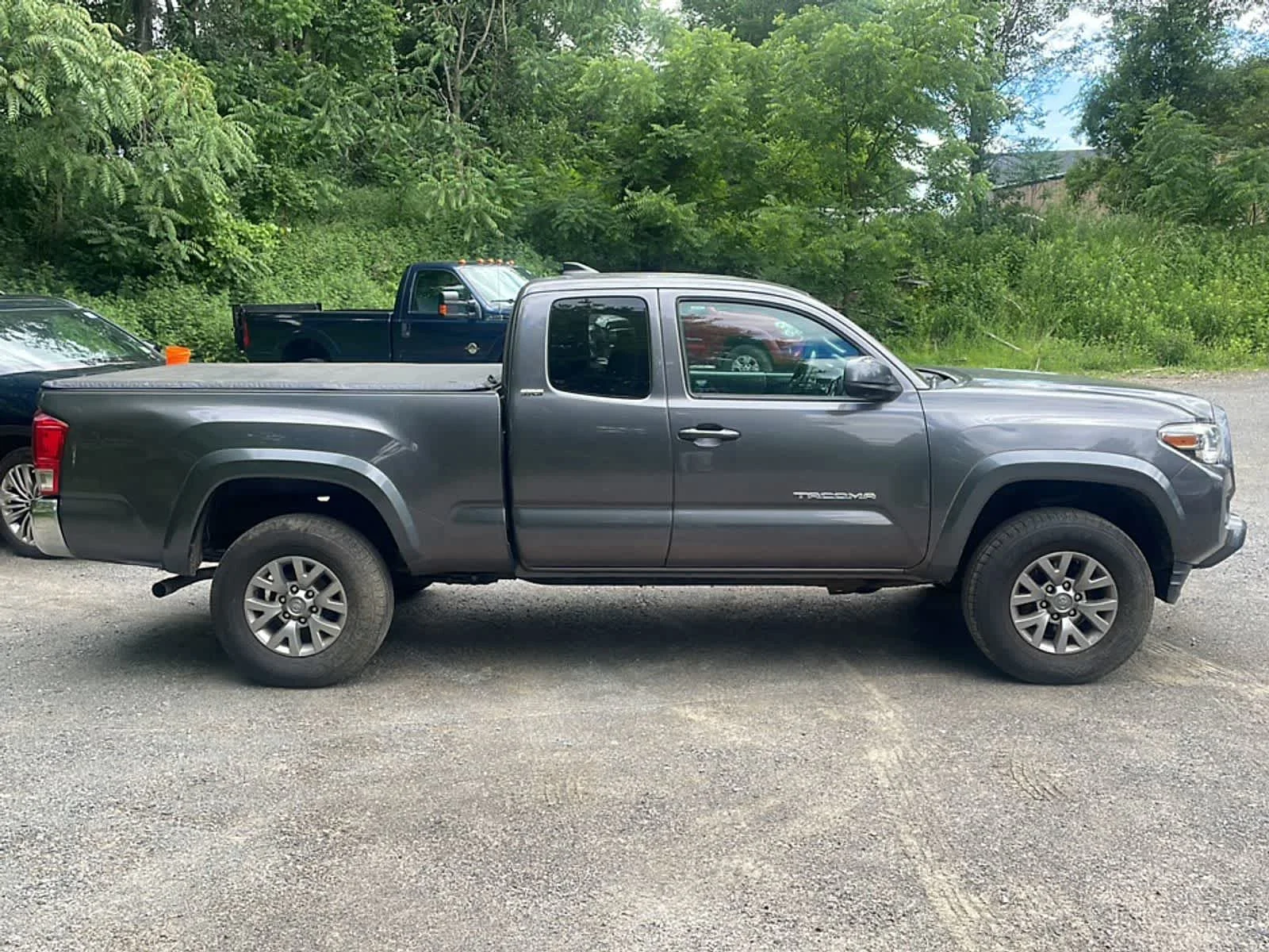 Used 2017 Magnetic Gray Metallic Toyota SR5 image 11
