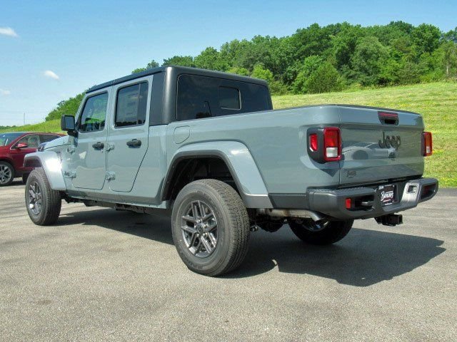 2025 Jeep Gladiator Sport S photo 3