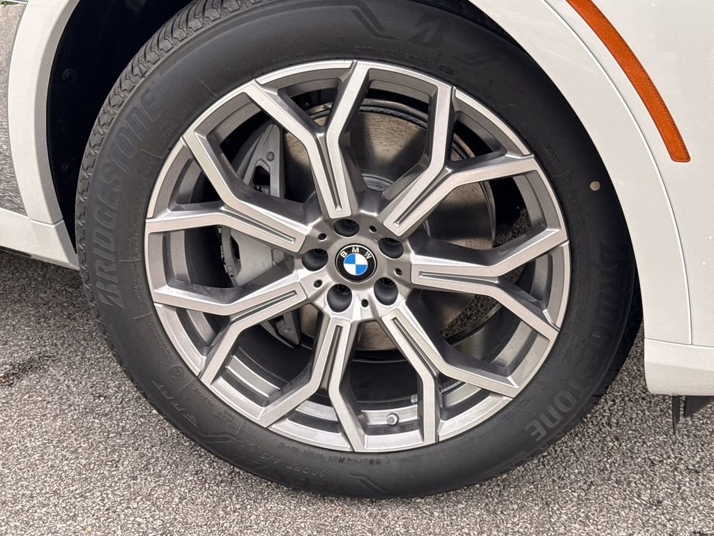 New 2027 Mineral White Metallic BMW xDrive40i image 19