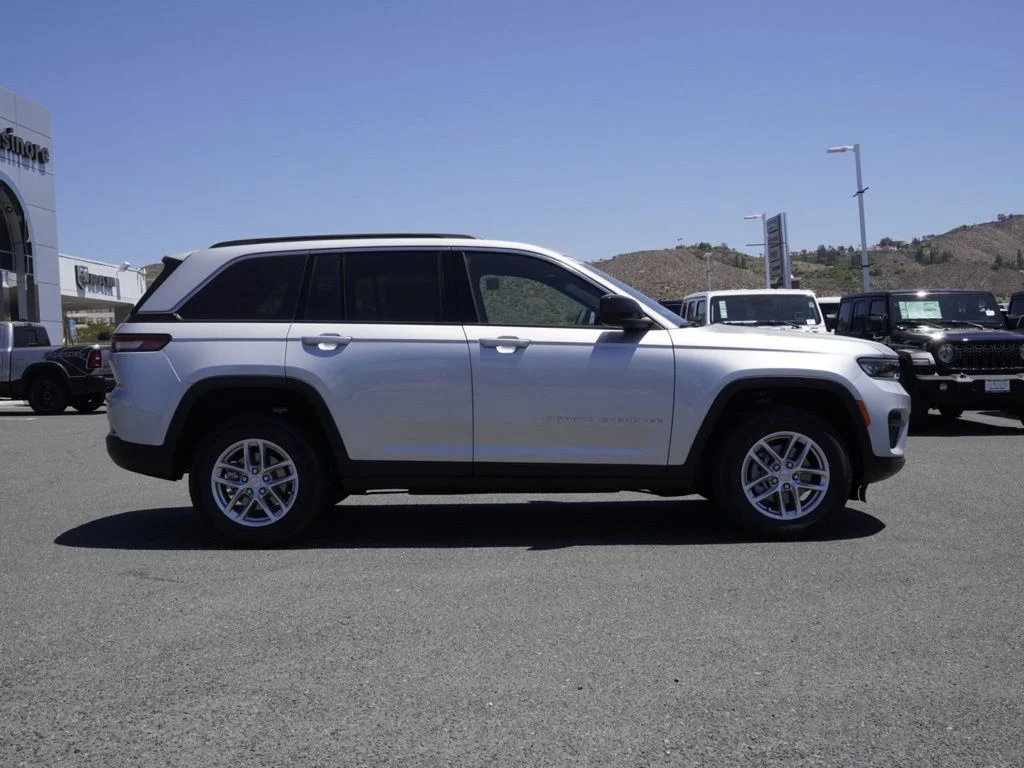 New 2026 Silver Zynith Jeep Laredo image 2