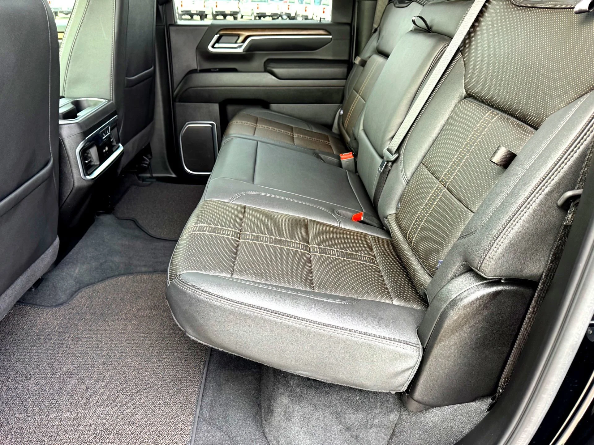 Used 2025 Black Chevrolet High Country image 21