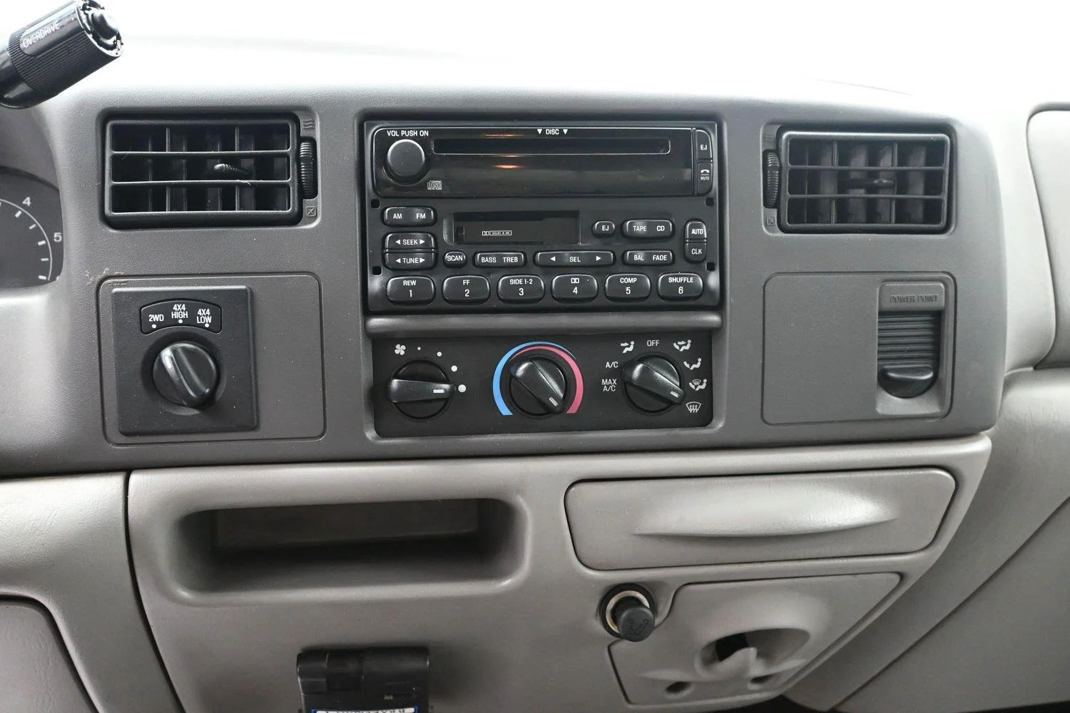Used 2000  Ford Lariat image 25