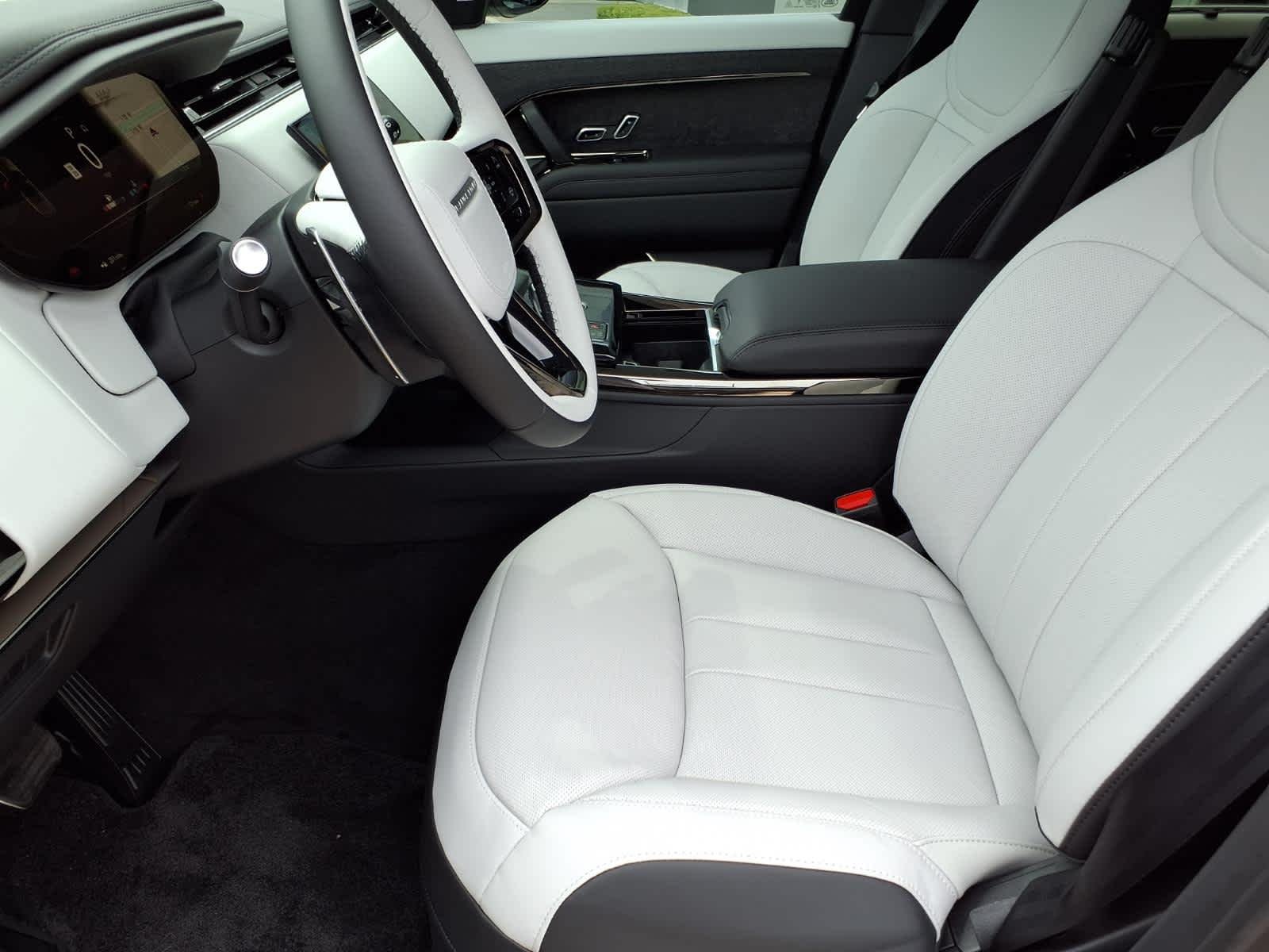 New 2026 Fuji White Land Rover Dynamic SE image 9