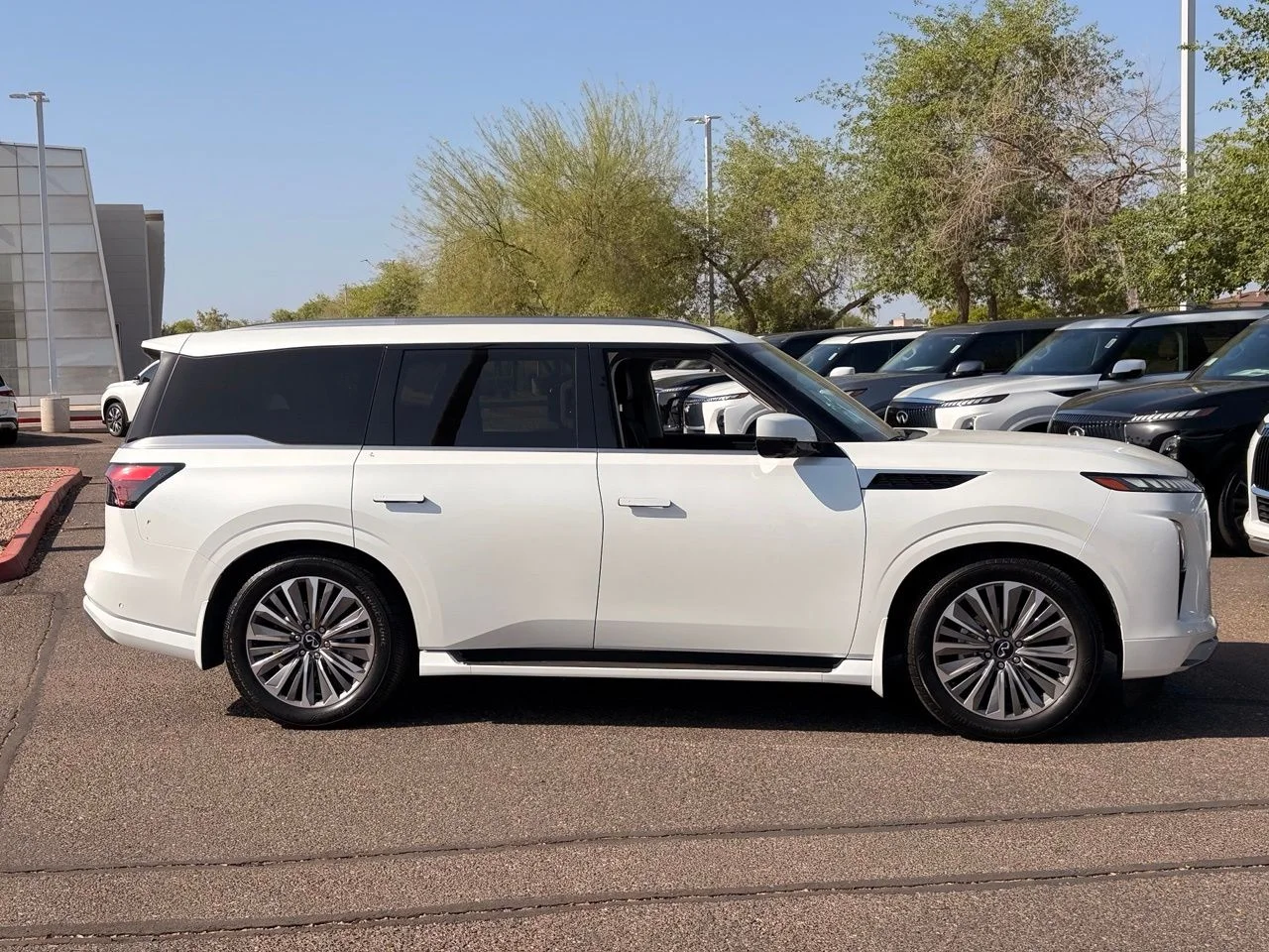 Certified Used 2026 Radiant White INFINITI Luxe image 7