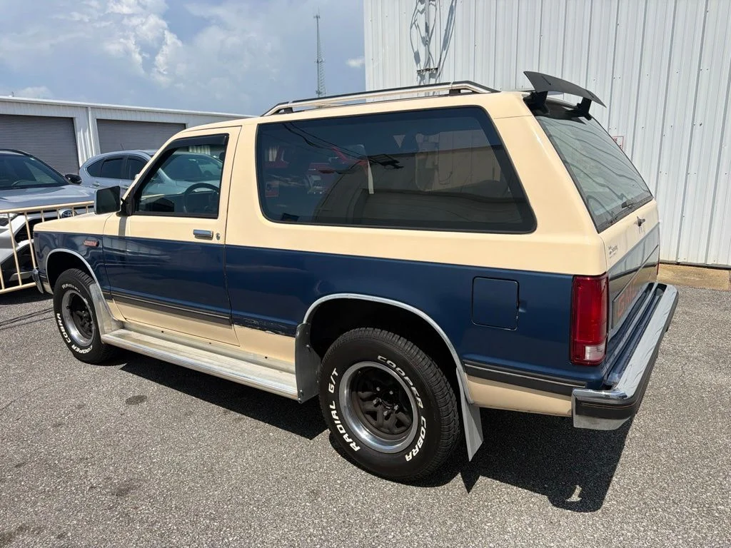 Used 1989 Blue GMC Base image 15