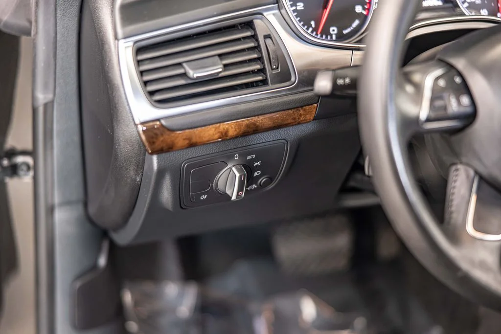 Used 2013 Black Audi  image 20