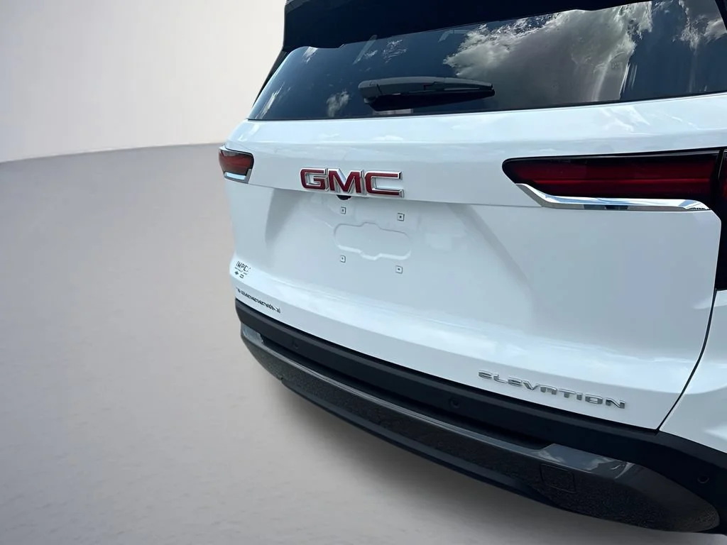 New 2027 Summit White GMC Elevation image 31