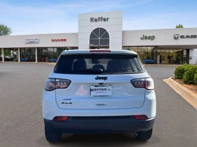 New 2026 White/off-white Jeep Latitude image 4
