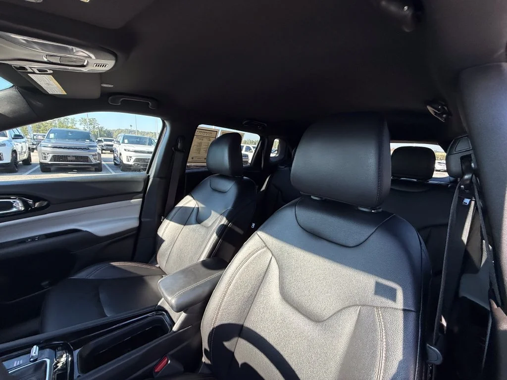 Used 2024 Gray Jeep Limited image 21