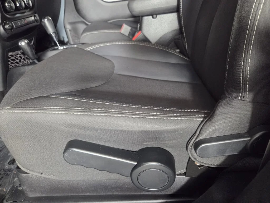 Used 2015 Anvil Clearcoat Jeep Sahara image 12
