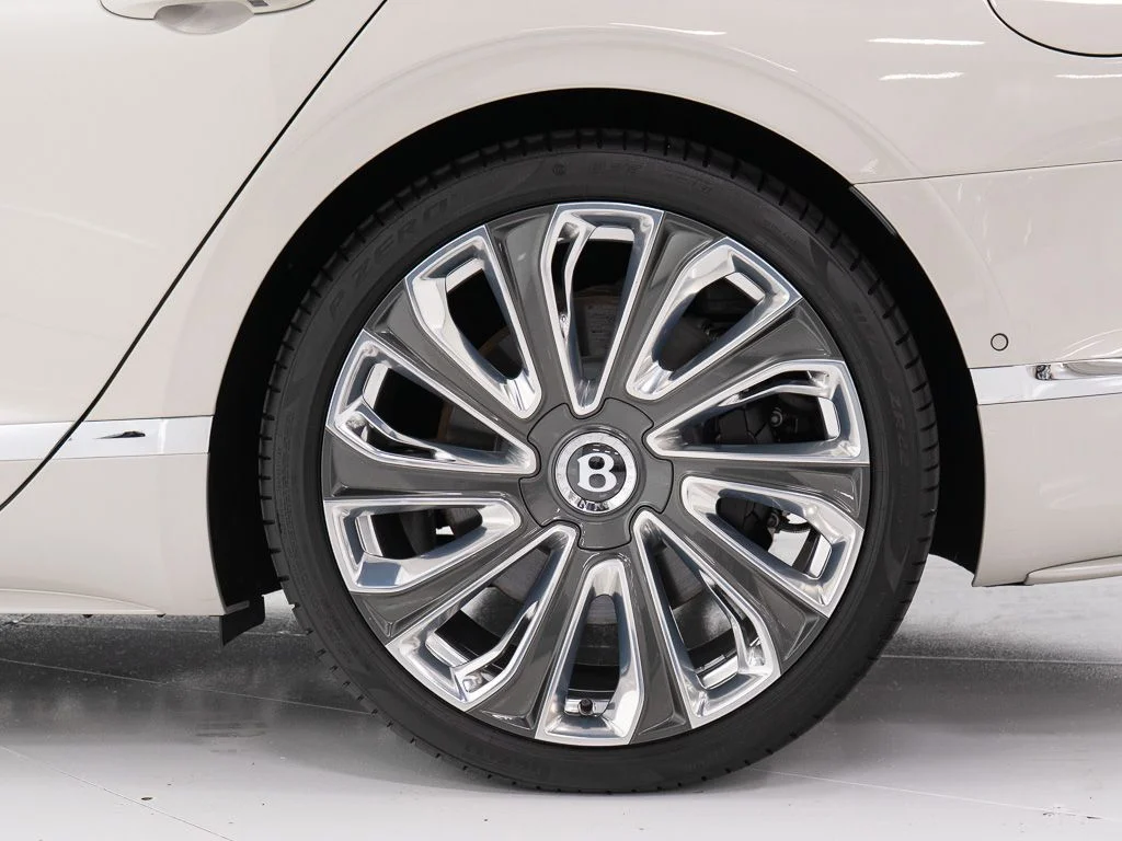Used 2025 White Sand - by Mulliner Bentley Mulliner image 46