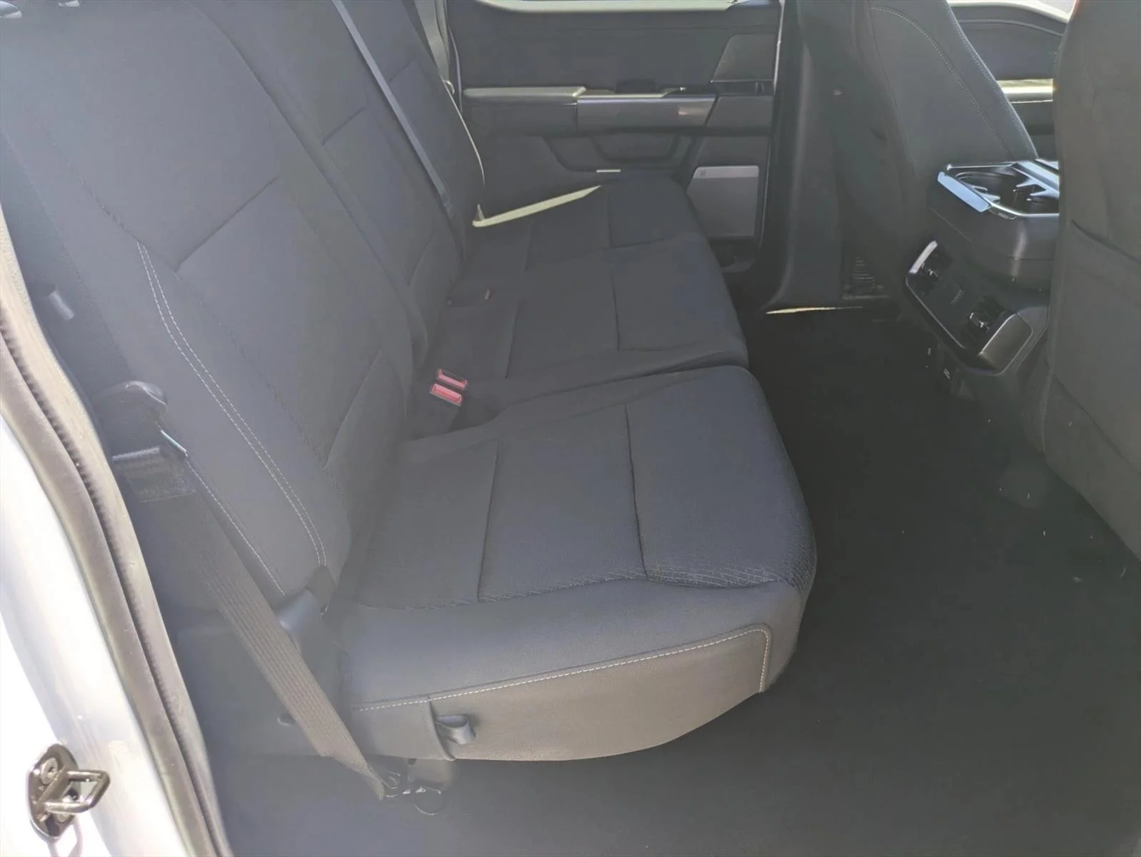 Used 2022 Oxford White Clearcoat Ford XLT image 20