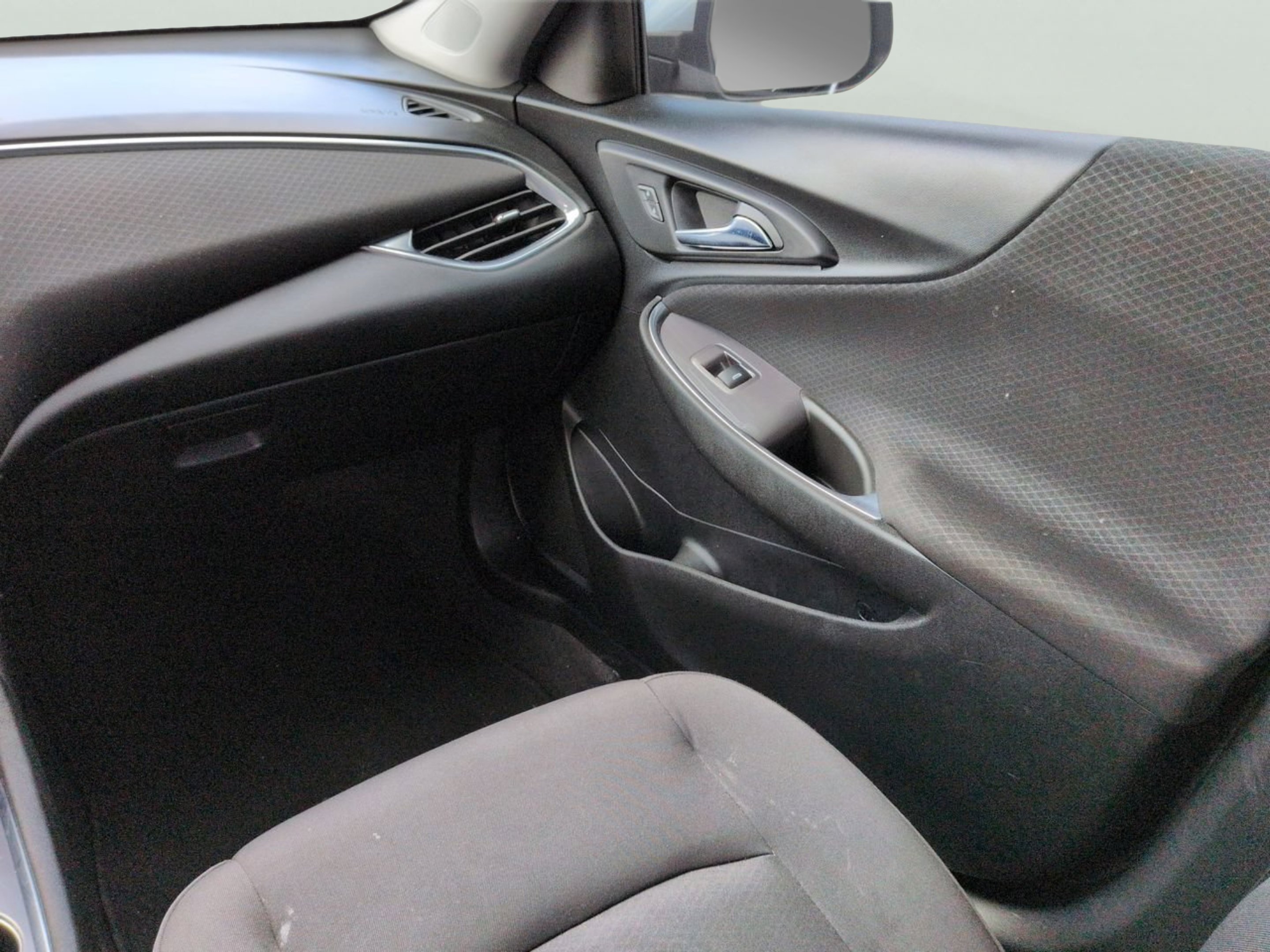 Used 2021 Silver Ice Metallic Chevrolet LT image 14