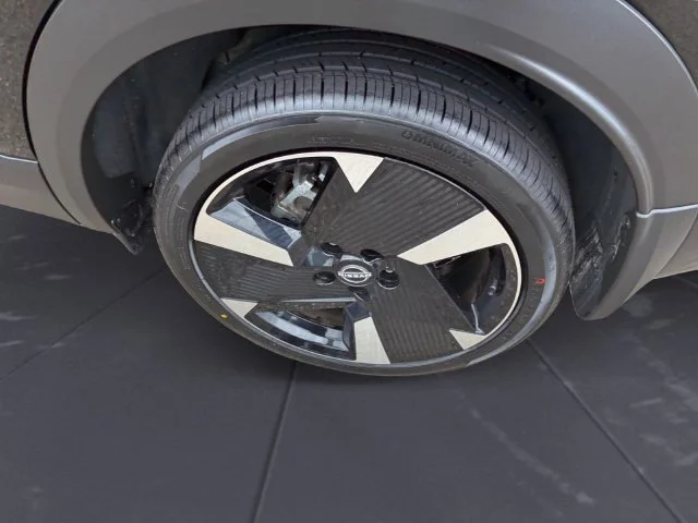 Used 2025 Black Nissan SR image 48