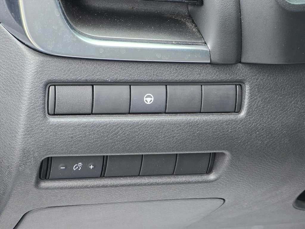 Used 2021 Blue Nissan SV image 8