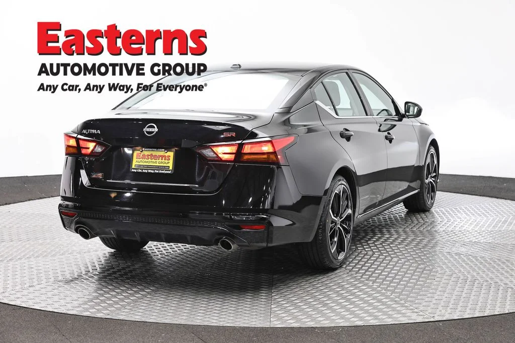 Used 2024 Black Nissan 2.5 SR image 5