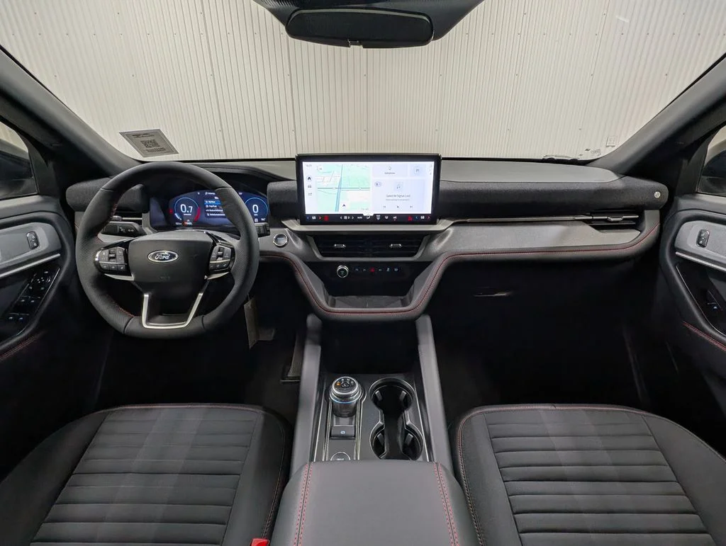 New 2026 Space White Metallic Ford ST-Line image 3