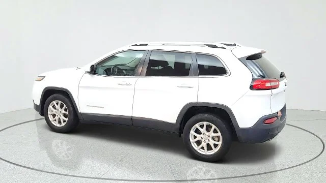 Used 2014 White Jeep Latitude image 7