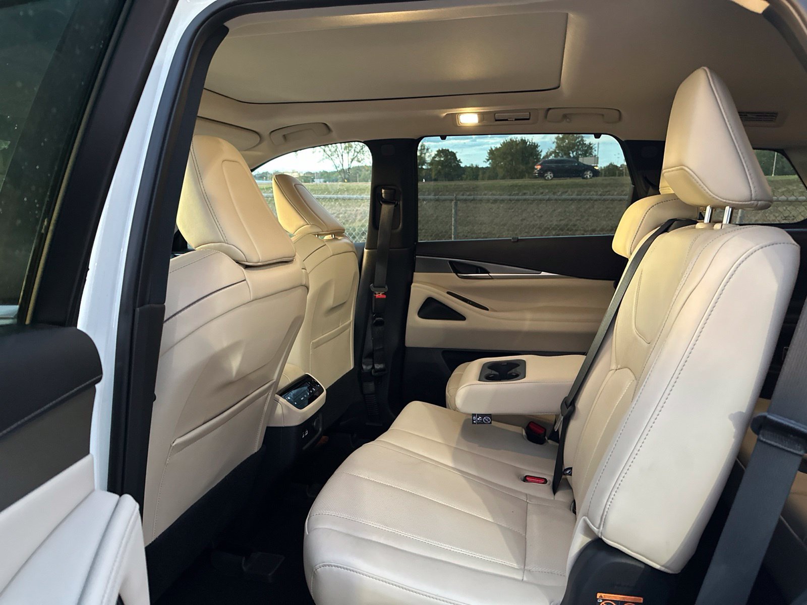 Used 2024 White INFINITI LUXE image 13