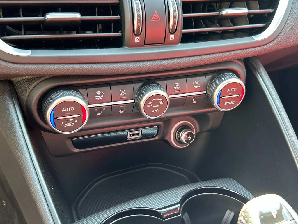2025 Alfa Romeo Giulia Base - Photo 24
