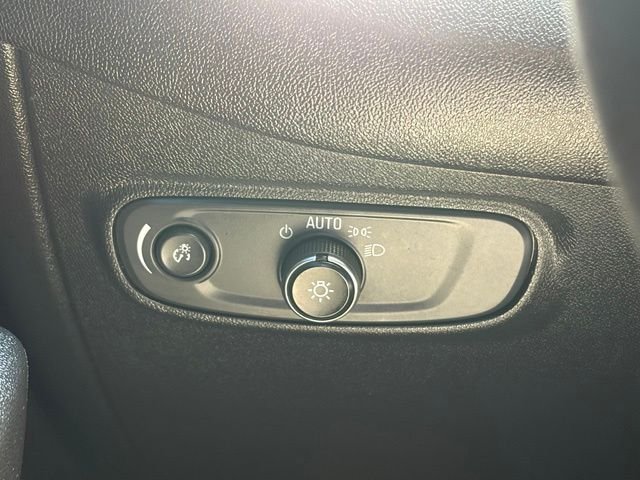 Used 2019 White Chevrolet LT image 19