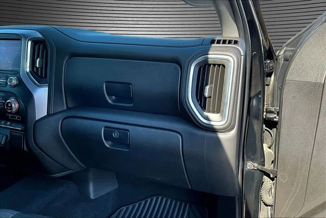 Used 2020 Black GMC SLE image 26