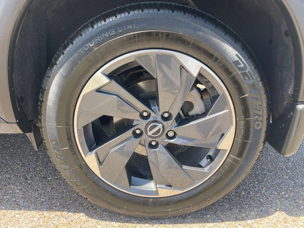Used 2024 Gray Nissan SV image 17