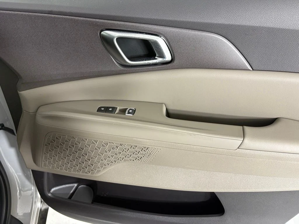 New 2026 Ceramic Silver Kia EX image 12