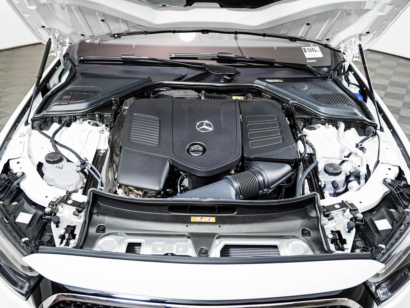 New 2027 Polar White Mercedes-Benz E 350 image 4